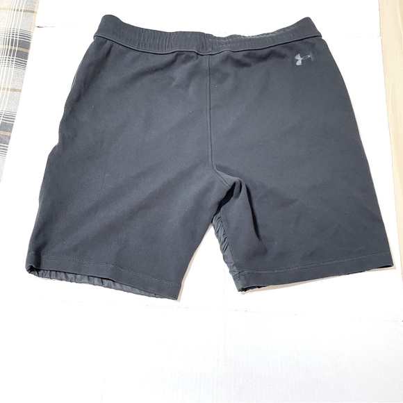 Under Armour Fitted/Coupe Adjustee/ Cenido. Size large, fleece style. - Picture 3 of 6